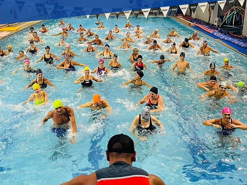 Clase de aquagym en la pileta del Centro Deportivo Rosso
