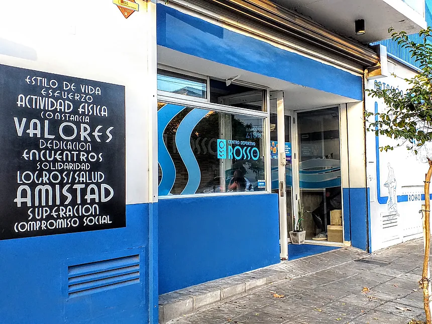 Frente del Centro Deportivo Rosso en Gascón 4185, Mar del Plata